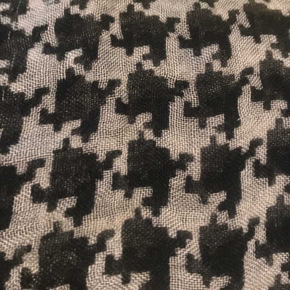 Shear houndstooth oversized scarf - Picture 3 of 4